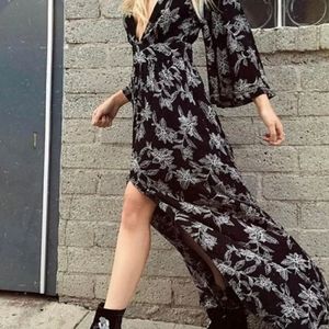 Amuse Society Vortex Black Floral Print Maxi Dress- small